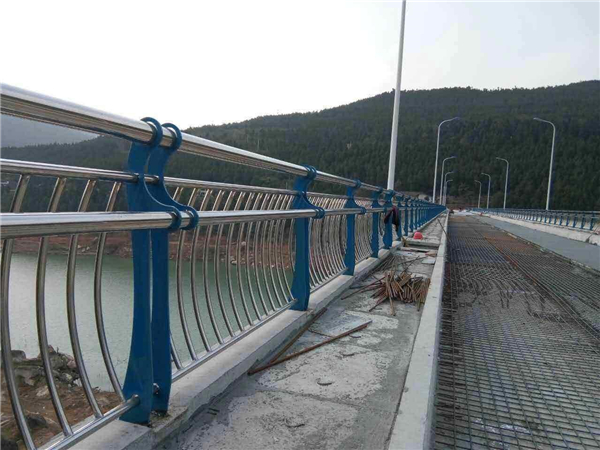 舒兰不锈钢桥梁护栏的特点及其在桥梁安全中的重要作用