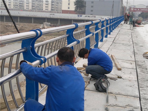 舒兰不锈钢桥梁护栏除锈维护的重要性及其方法